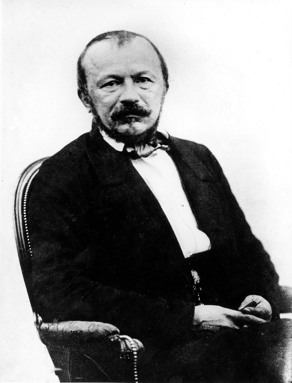 جيرارد دي نيرفال (1808-1855) روائي فرنسي ، صورة مأخوذة من ألبوم ديسديري (رقم 16 صفحة 9) بواسطة نادار