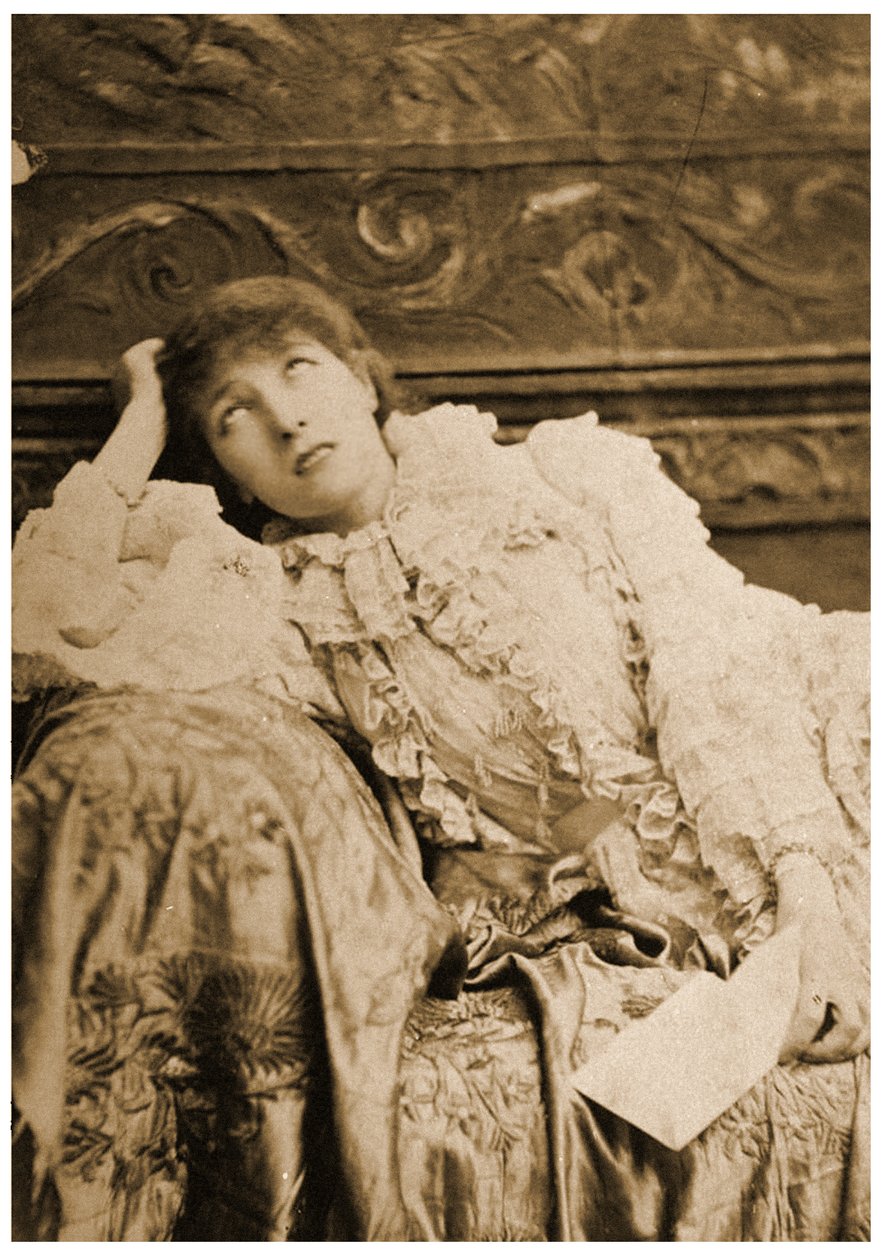 سارة برنهاردت بدور Phedre في Racine "s" Phaedra "1903 بواسطة نابليون ساروني