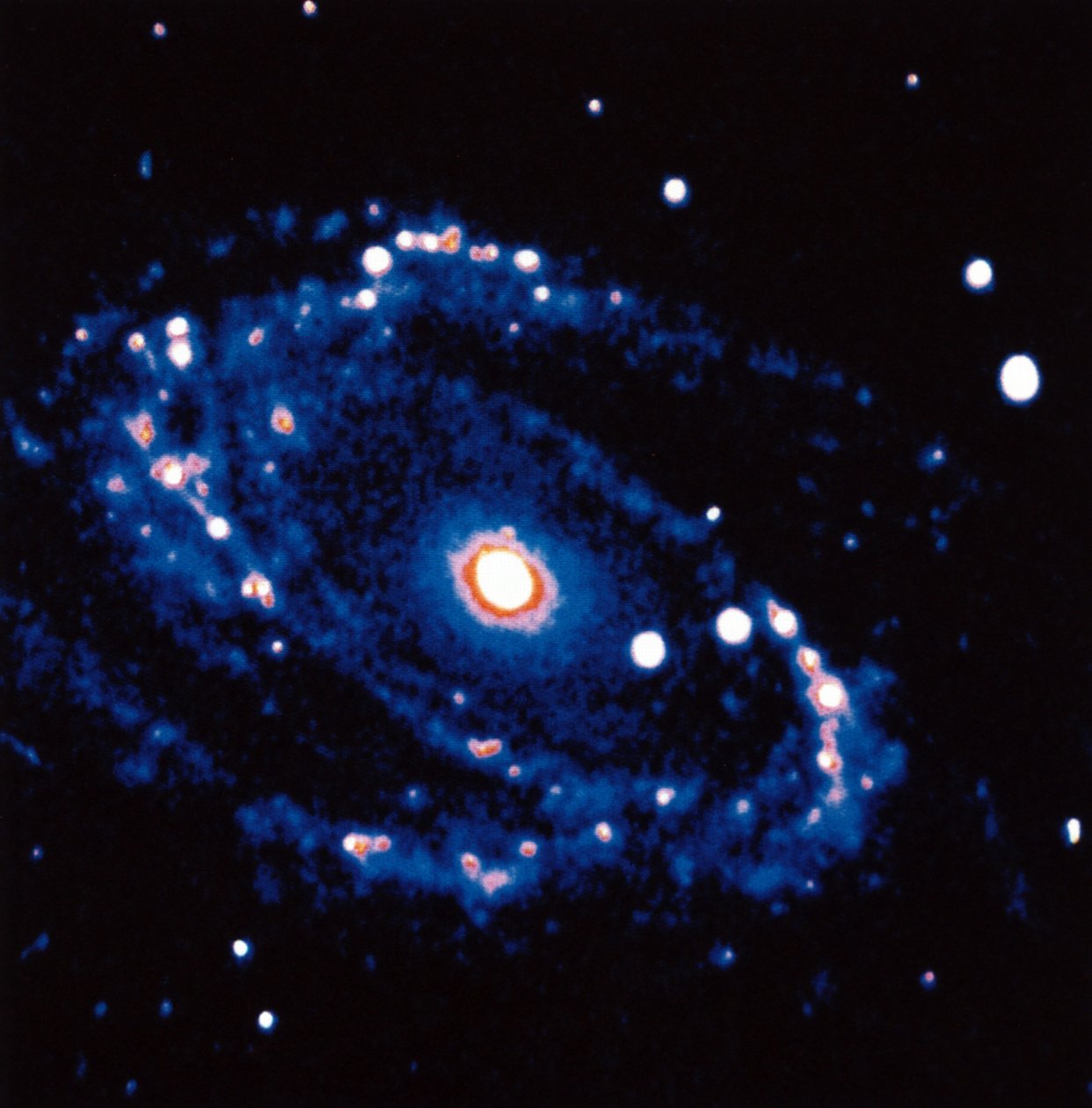 المجرة الحلزونية M81 في تثبيت Ursa Minor. هذه المجرة حوالي 12 مليون سنة ضوئية من Earth Photography. صورة وكالة ناسا بواسطة الإدارة الوطنية للملاحة الجوية والفضاء الإدارة الوطنية للملاحة الجوية والفضاء