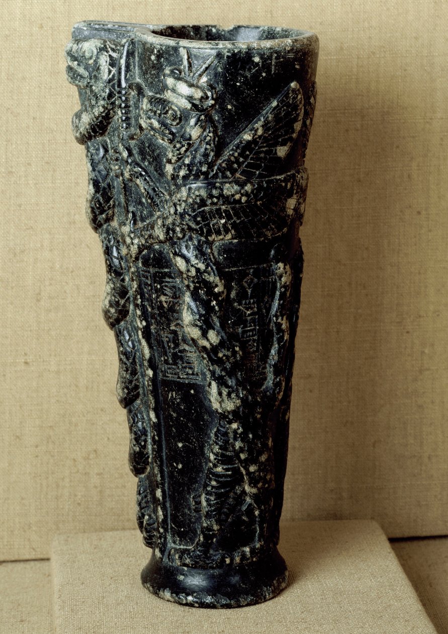 الحضارة السومرية: إناء إراقة صابوني للأمير كوديا (2141-2122 قبل الميلاد). إنه مزين بالتنين والثعابين. خافت. 23 سم باريس ، متحف اللوفر بواسطة نيو سومريان نيو سومريان