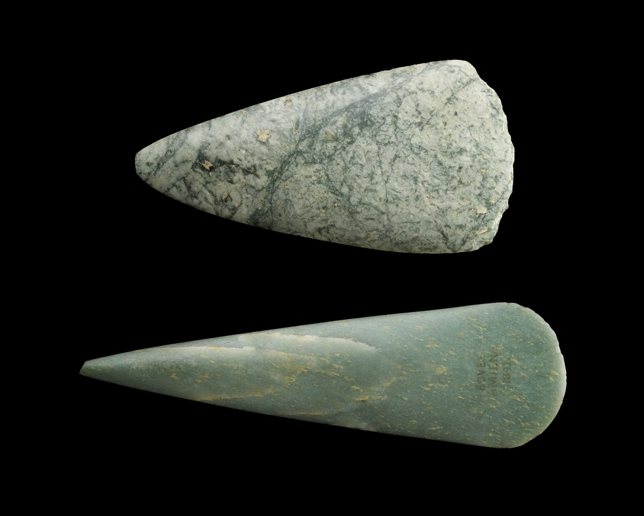 محاور الجاديت ، العصر الحجري الحديث (وسط أوروبا) ، c.5500-c.1800 قبل الميلاد (الجاديت) بواسطة العصر الحجري الحديث