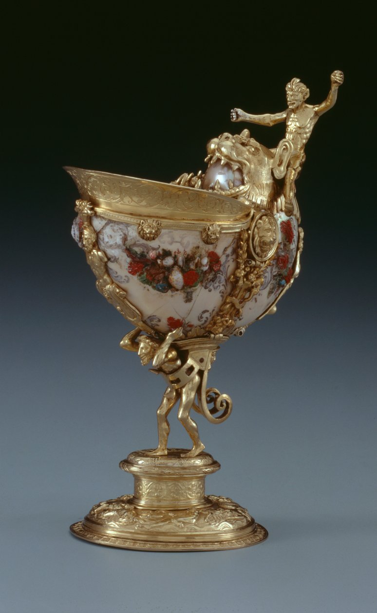 كوب نوتيلوس ، c. 1560 (فضة مطلية بالذهب ، نوتيلوس وصدف لؤلؤي) بواسطة المدرسة الهولندية