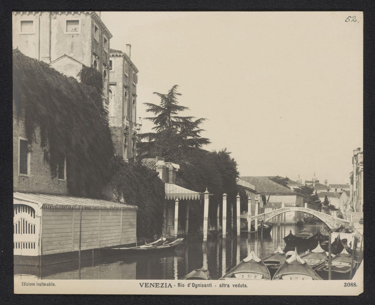 Gezicht op de Rio dei Ognissanti te Venetië البندقية - ريو دي أوغنيسانتي - وجهة نظر أخرى (العنوان على الكائن) بواسطة جمعية التصوير الفوتوغرافي الجديدة