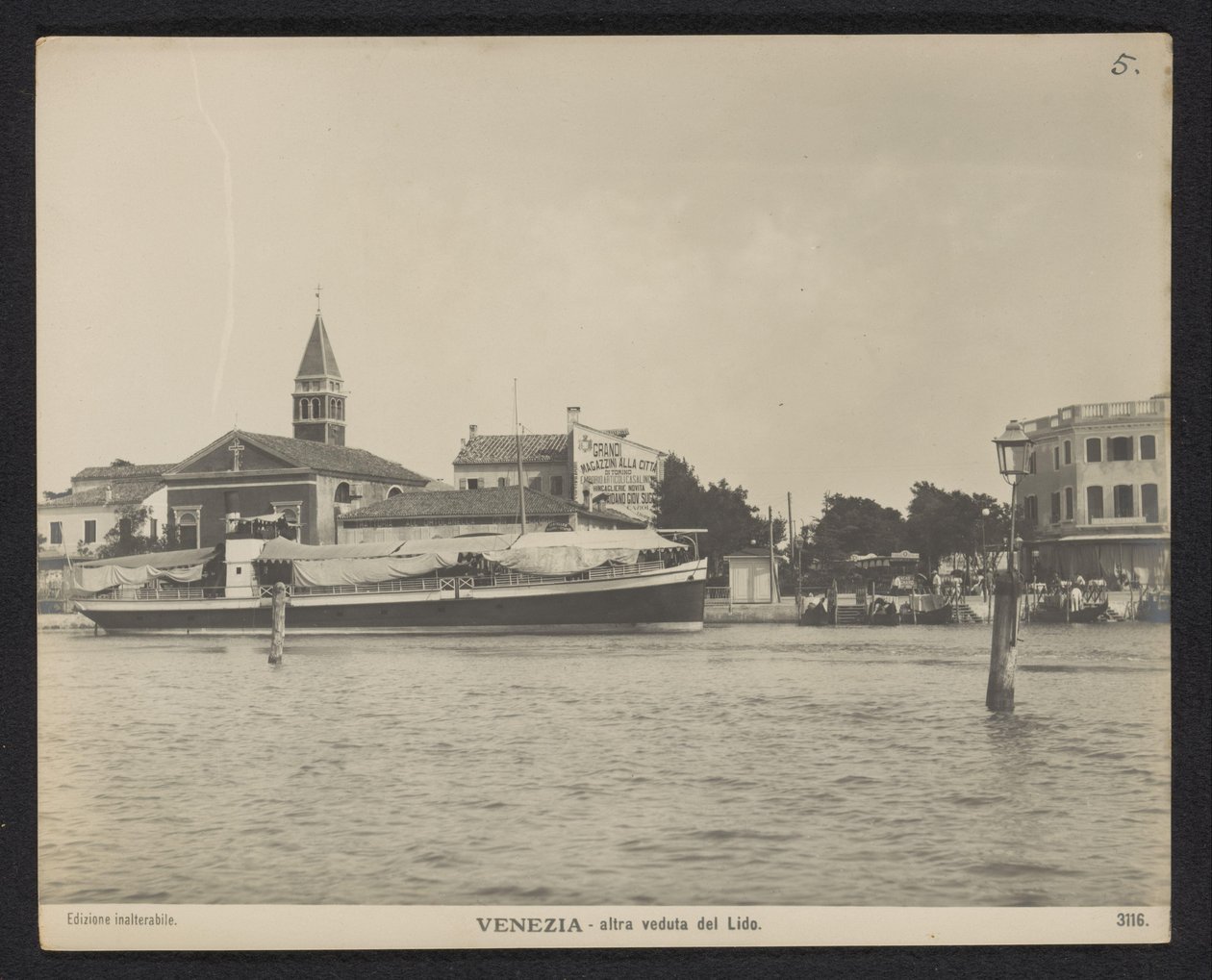 منظر لرصيف Lido Venezia - altra veduta del Lido (العنوان على الكائن) بواسطة جمعية التصوير الفوتوغرافي الجديدة