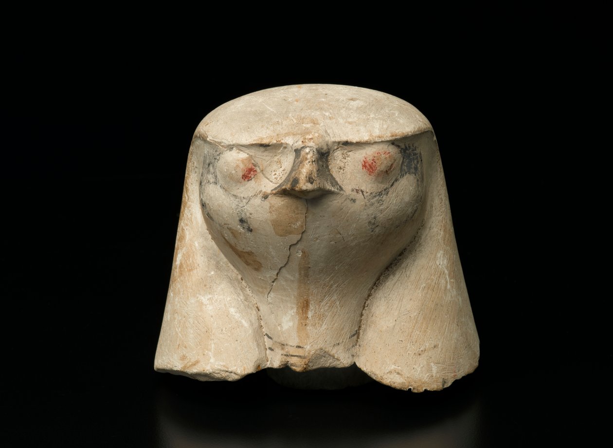 غطاء برأس الصقر لبرطمان كانوبي ، سلالة 19 إلى 20 (الحجر الجيري) برطمان كانوبي (الحجر الجيري) بواسطة المملكة الحديثة المصرية
