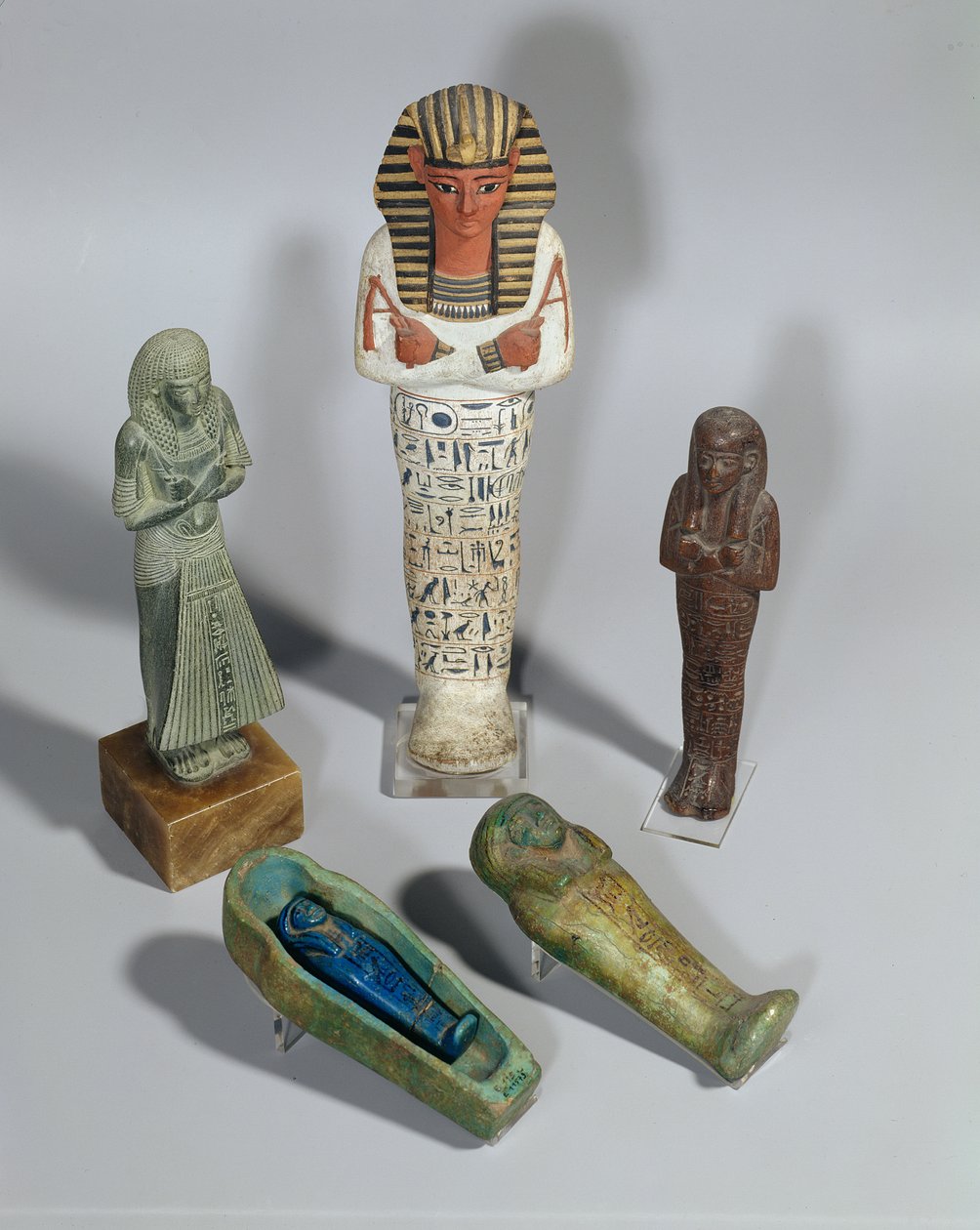 أرقام Ushabti بواسطة المملكة الحديثة المصرية