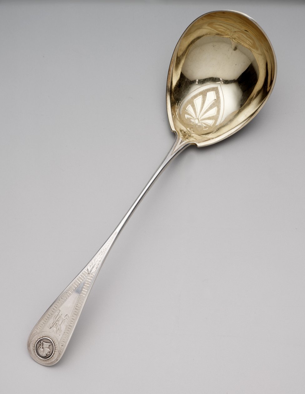 مغرفة شوربة ، حوالي 1860 (عملة فضية ومذهبة) بواسطة نيويل هاردينج وشركاه.