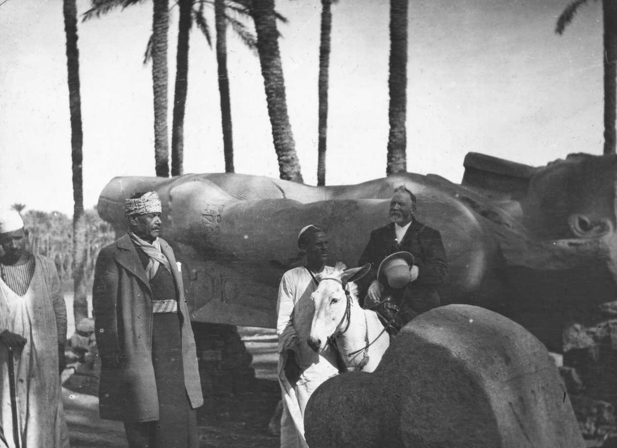تمثال ضخم سقط لرمسيس الثاني ، ممفيس ، مصر ، c1890. بواسطة نيوتن وشركاه