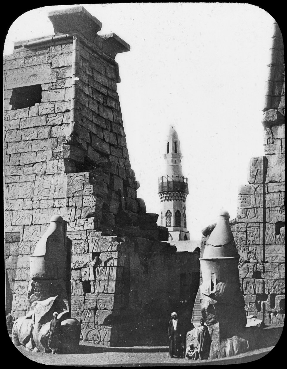 مئذنة ومعبد معبد الأقصر ، الأقصر ، مصر ، c1890. شريحة فانوس بواسطة نيوتن وشركاه