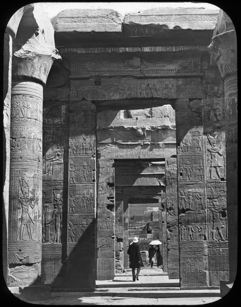 مدخل المعبد ، كوم أمبو ، مصر ، c1890 بواسطة نيوتن وشركاه