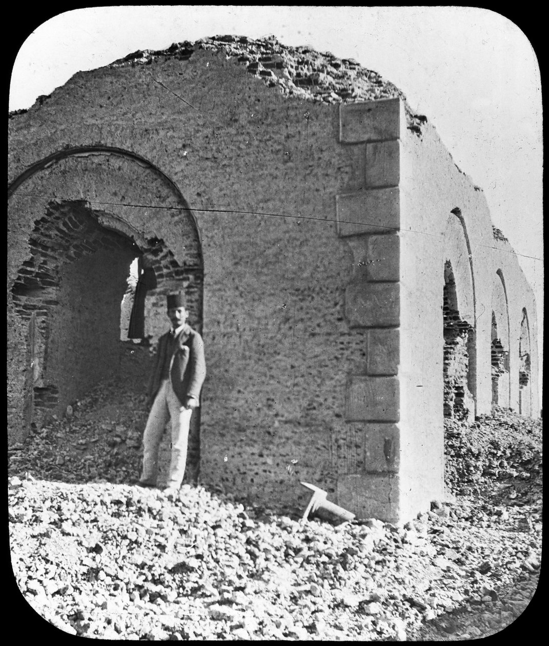أنقاض ضريح المهدية في أم درمان ، السودان ، 1898 بواسطة نيوتن وشركاه