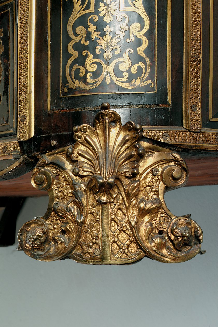 تفاصيل صوان لويس الرابع عشر (Ormolu ، النحاس ، صدف السلحفاة و خشب الأبنوس) (انظر أيضًا 486114-19) بواسطة نيكولاس سيجوت