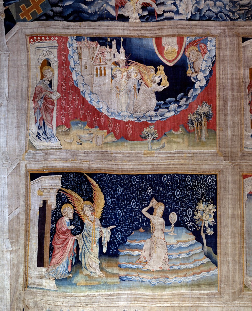ستارة الرؤيا (1373 - 1383) رقم 64: يظهر ملاك يوحنا إدانة بابل ، رمز عبادة الأصنام ، الذي جعل كل الأمم بفرصته. في الأسفل: بابل ، العاهرة في خدمة الشيطان ، تقوم بتسخين شعرها الأشقر أمام مرآة بواسطة نيكولاس باتايل