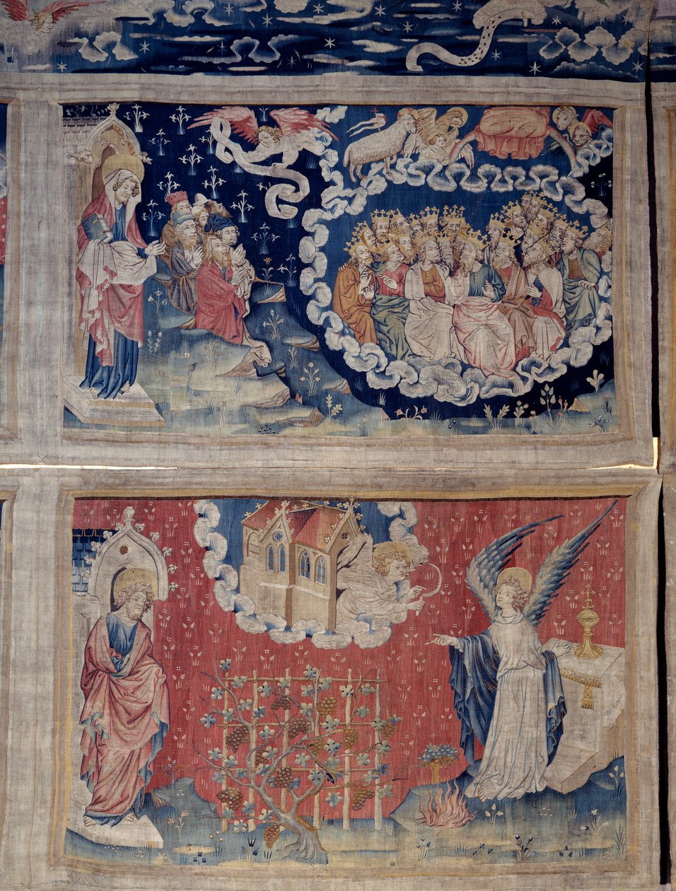 تعليق الوحي (1373-1383) ، ن. 48: صعود الحمل ، غناء المختارين. أدناه ، ن. 54 ، يخرج ملاك من الهيكل بمنجل حاد ، ويأمره ملاك آخر أن يحصد عناقيد كروم الأرض. نسيج نيك بواسطة نيكولاس باتايل