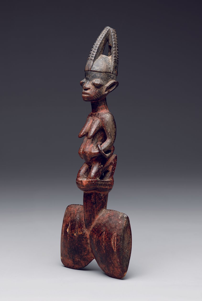 عصا رقصة شانجو ("oshe" Shango) ، أواخر القرن التاسع عشر إلى أوائل القرن العشرين (الخشب والصباغ والمعدن) بواسطة المدرسة النيجيرية