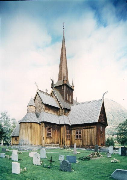 كنيسة لوم ستاف (Stavkyrkje) بواسطة المدرسة النرويجية