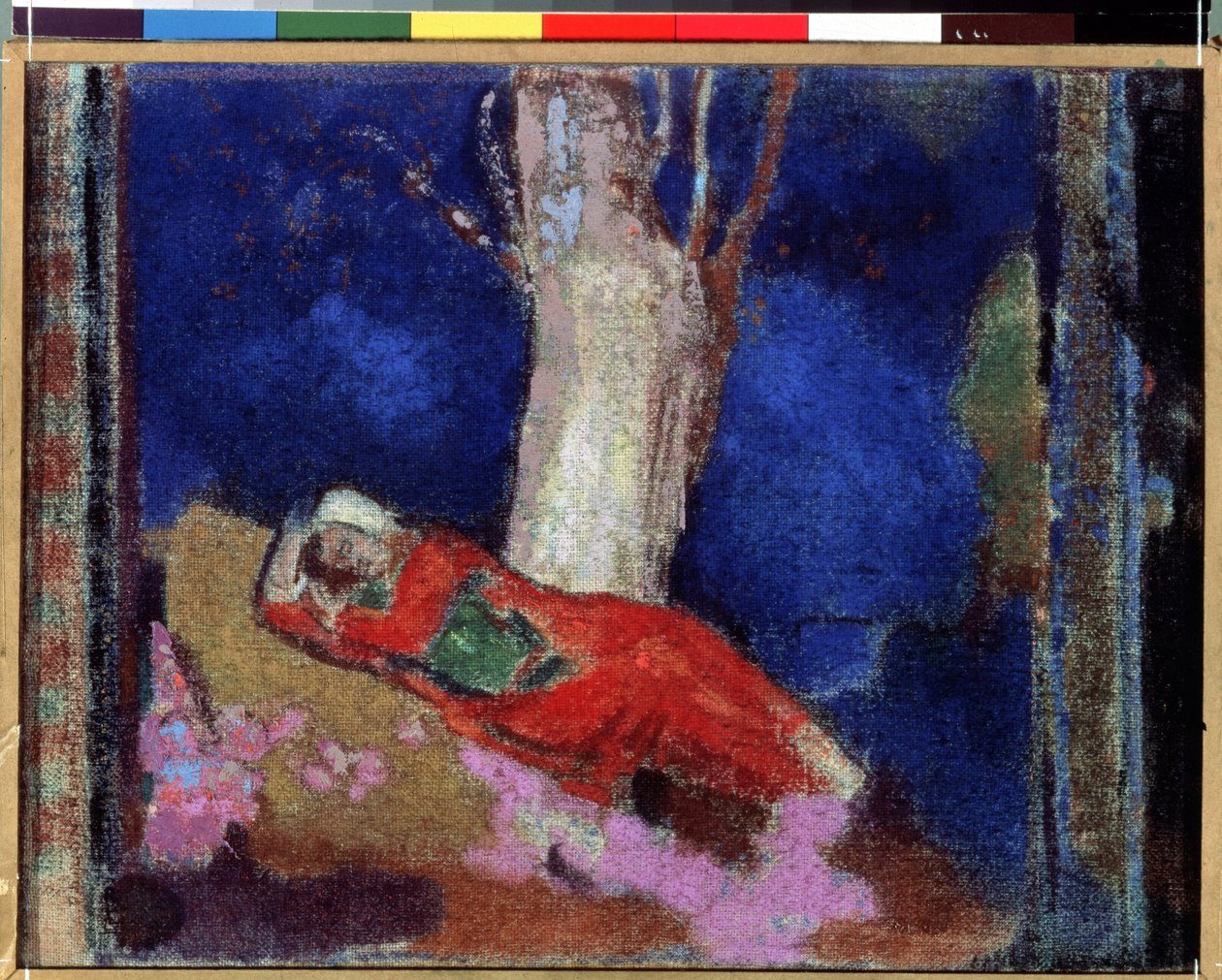 "" شابة مستلقية تحت شجرة "(امرأة ترقد تحت الشجرة) لوحة رسمها أوديلون ريدون (1840-1916) 1900-1901 الغواش وتمبرا. نابيس. متحف هيرميتاج ، سانت بطرسبرغ (سانت بطرسبرغ) بواسطة Odilon Redon