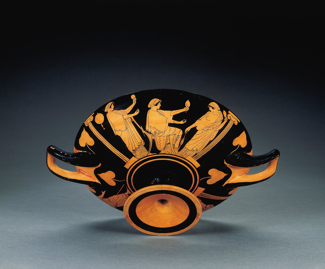 kylix العلية الحمراء ، حوالي 470 قبل الميلاد (الطين) (انظر أيضًا 2636771-2) بواسطة Oedipus Painter (Attr. To)