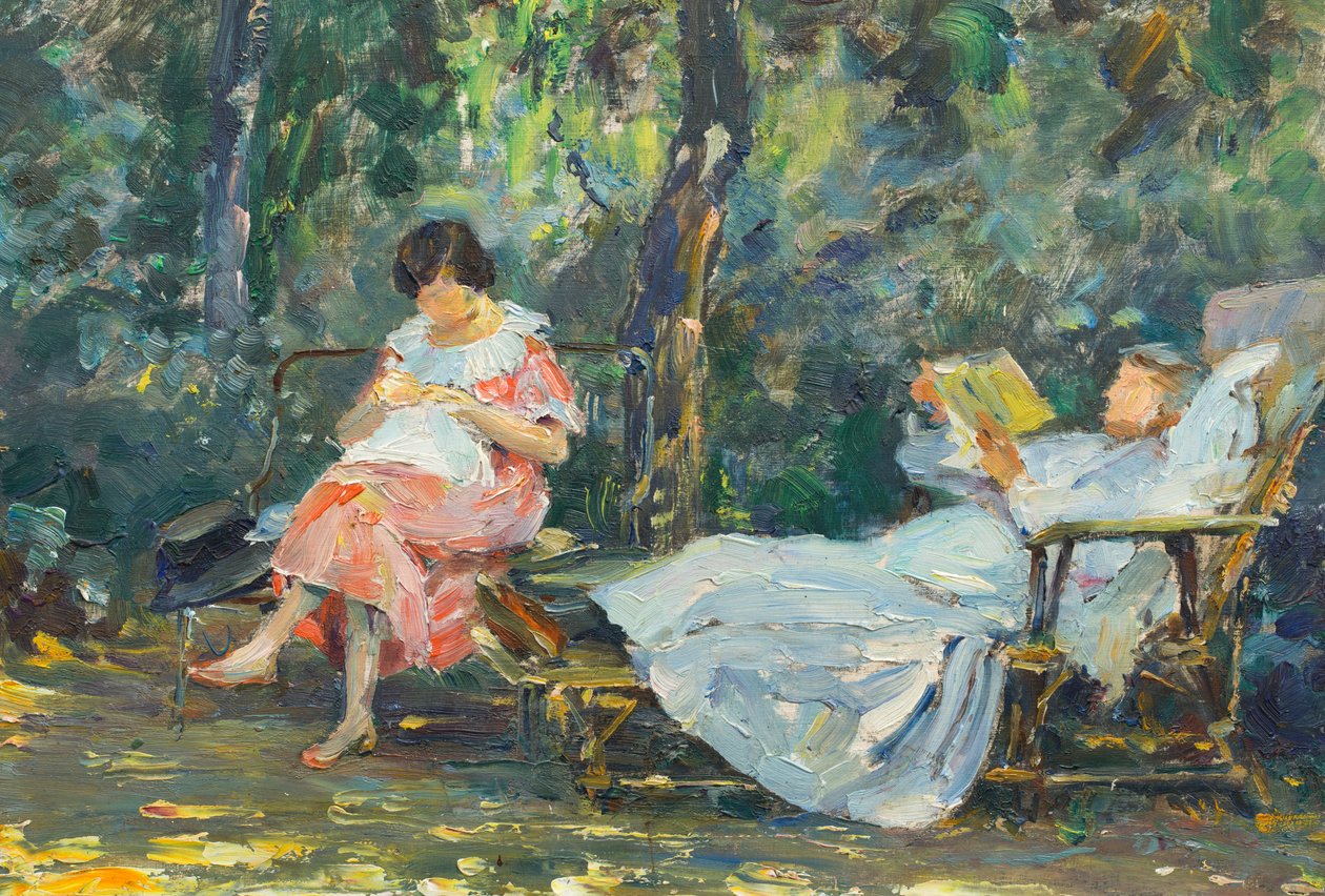 القراءة والحياكة في الحديقة (زيت على لوح) بواسطة أولغا (1881 1941) Slomszynska