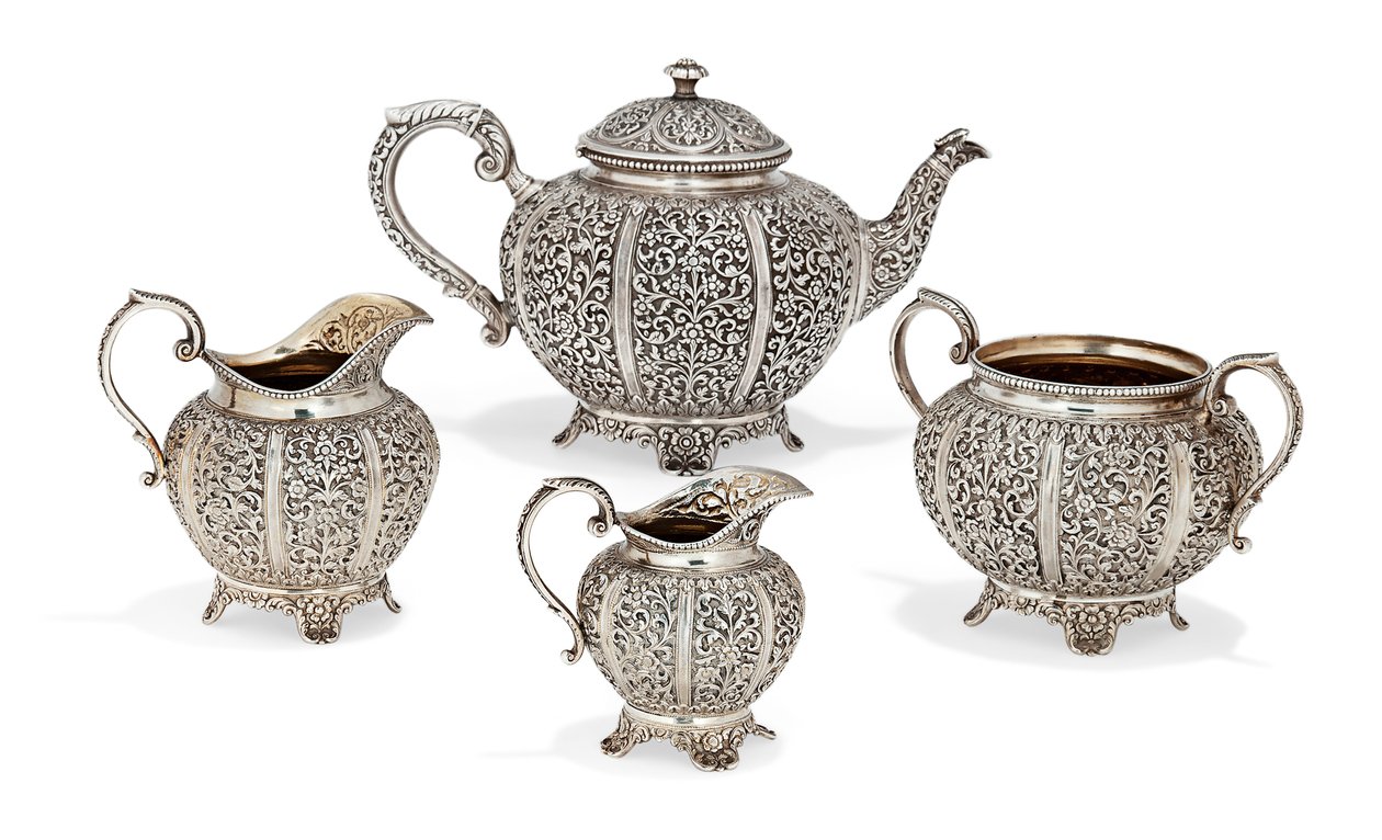 Repousse طقم شاي من أربع قطع ، أواخر القرن التاسع عشر (فضي) (انظر أيضًا 996381) بواسطة Oomersi Mawji