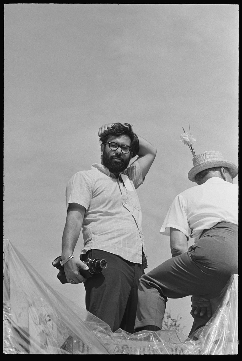 فرانسيس فورد كوبولا على مجموعة من "قوس قزح فينيان" ، 1968 (صورة أبيض وأسود) بواسطة أورلاندو سويرو