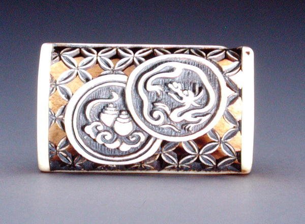 Netsuke بتصميم مخرم ، حوالي 1870 (قرن الوعل) (وجه 208395) بواسطة أوزاكي كوكوساي