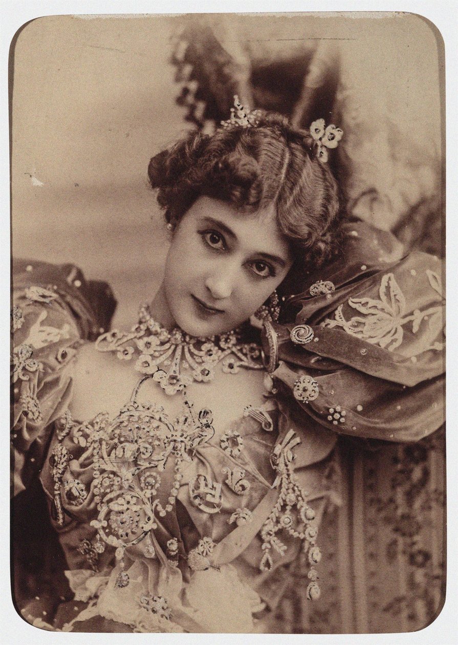 لا بيل أوتيرو ، 1890. بواسطة باريس. استوديو الصور Reutlinger