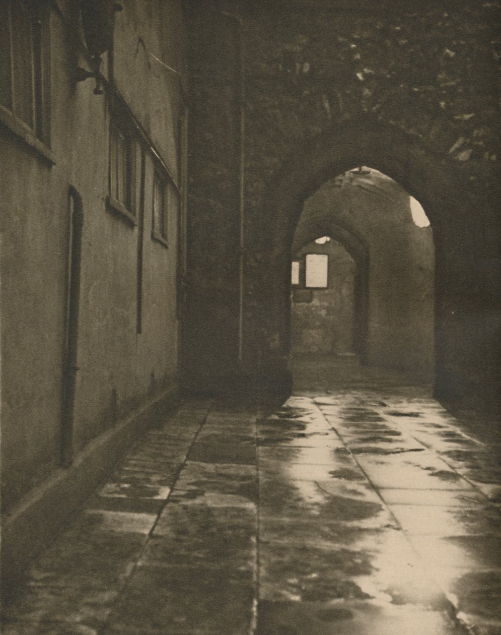 الممر إلى محكمة الأباتس في دير وستمنستر ، c1935. بواسطة باترسون