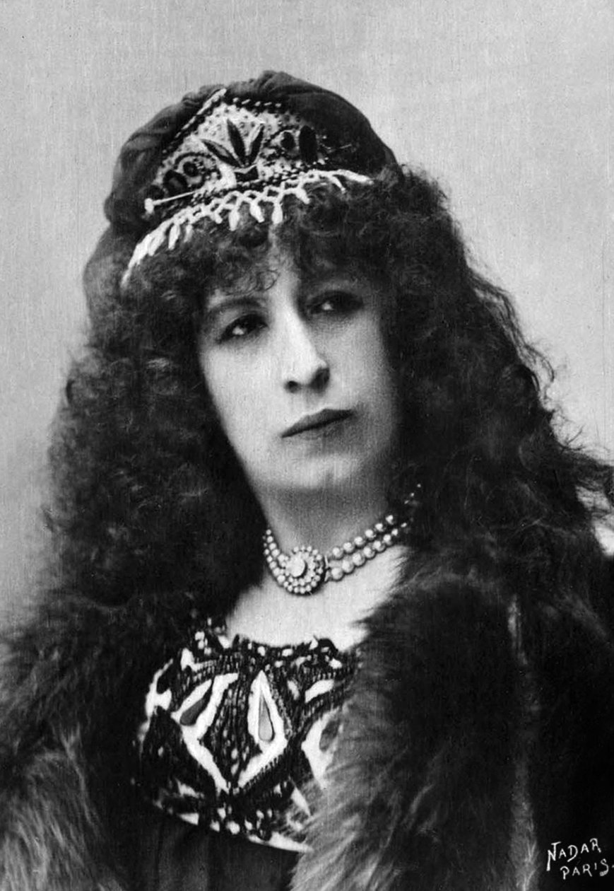 إيمي تساندير (مواليد 1851-)، ممثلة ومغنية فرنسية، صورها بول نادار بين عامي 1890 و1905، مستخرجة من مجموعة فيليكس بوتين، 500 من المشاهير المعاصرين، ومغني الأوبرا وفرنسا الدرامية بواسطة بول نادر