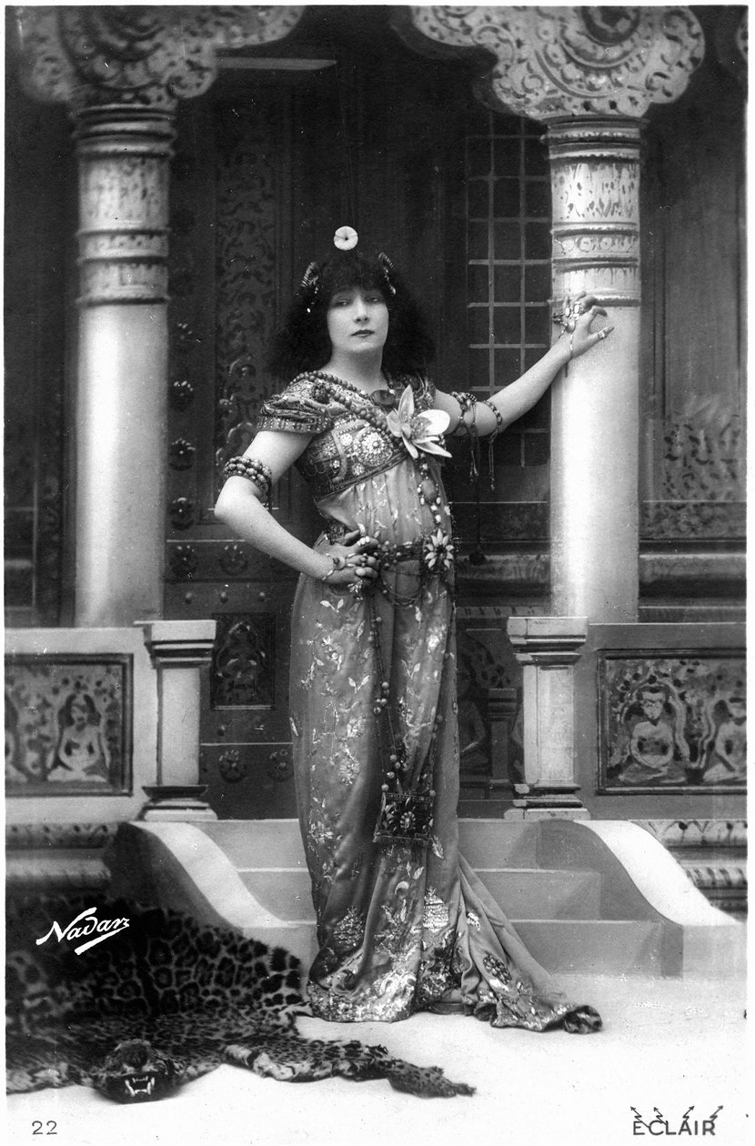 Henriette Rosine Bernard الملقب Sarah Bernhardt (1844-1923) مثل Izëyl ، بطاقة بريدية بواسطة بول نادر