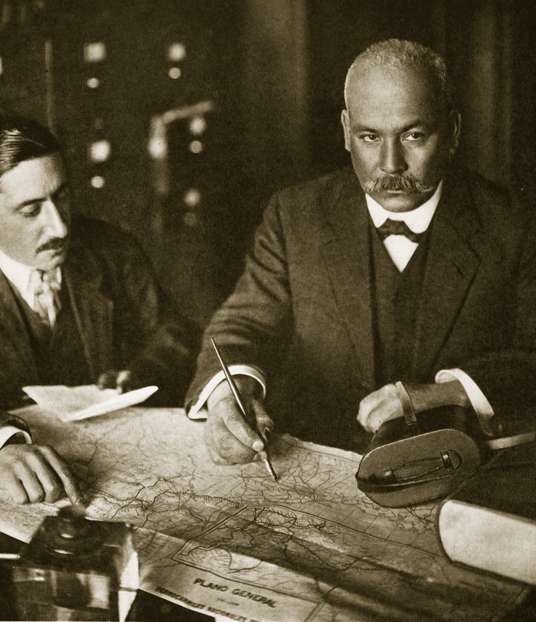 الدكتور فاسكيز جوميز في فندق إمبريال في نيويورك ، 1911 بواسطة بول طومسون