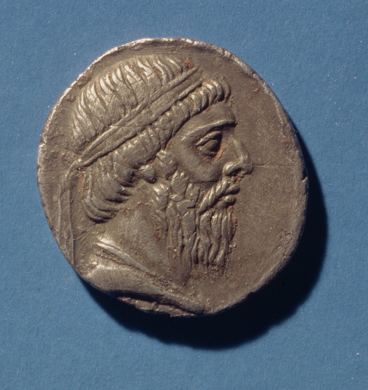 Tetradrachm (الوجه) من ميثراداتس الأول ، ملك الفرثيين (175-138 قبل الميلاد) (الفضة) بواسطة الفارسية