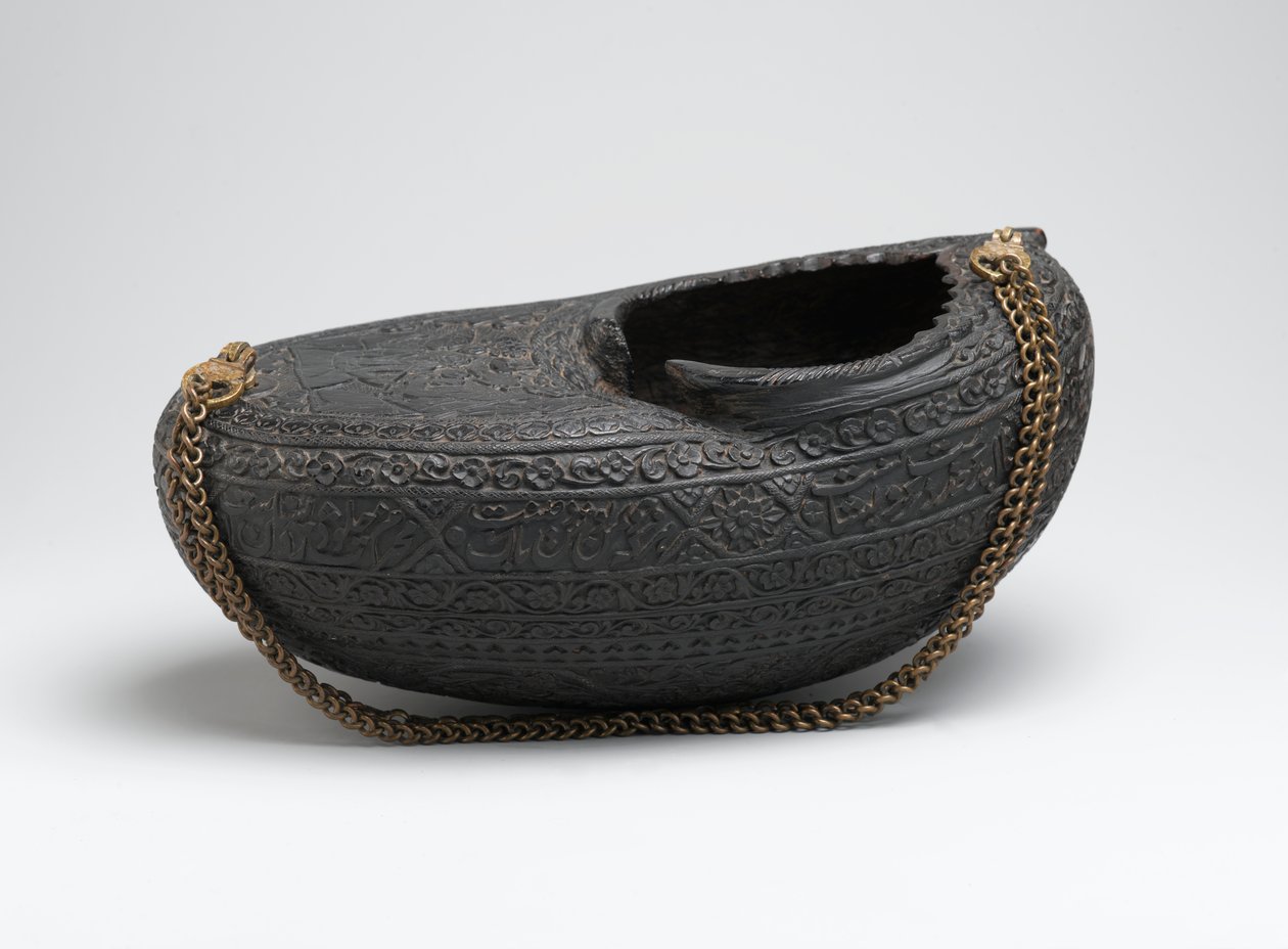 Kashkul ، أو وعاء المتسولين ، مع صورة من الدراويش والصقور المركب ، إيران ، 1880 (coco de mer shell & chain) بواسطة المدرسة الفارسية