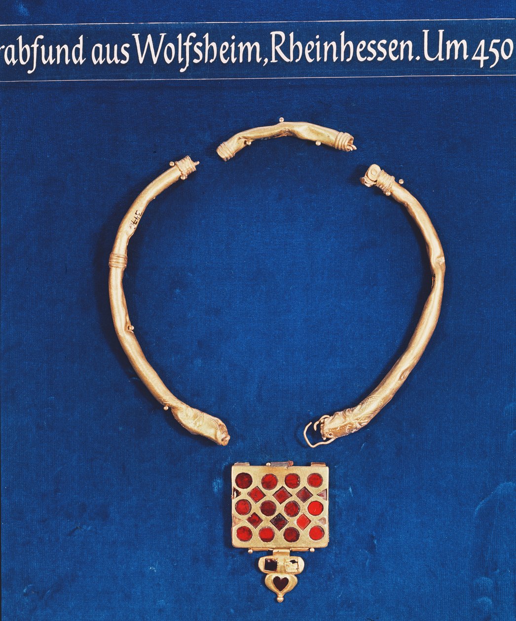 قلادة ، من كنز قبر Wolfsheim ، c.378 (الذهب) بواسطة المدرسة الفارسية