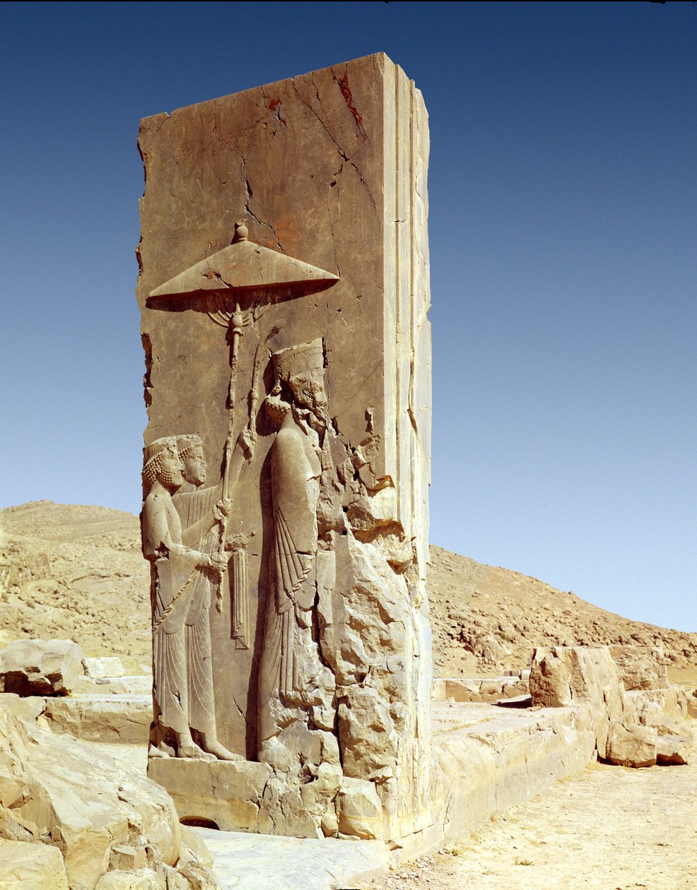 نقش في قاعة مائة عمود تصور الملك زركسيس الأول (c.519-465 قبل الميلاد) وهو يغادر القاعة ، الفترة الأخمينية بواسطة المدرسة الفارسية