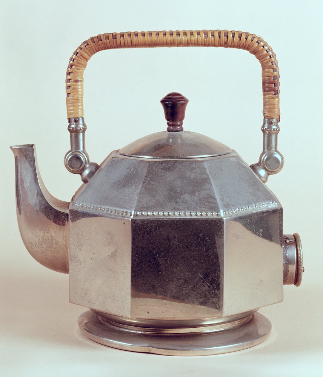 غلاية كهربائية ، مصممة لـ A.E.G. ، 1908 بواسطة بيتر بيرنس