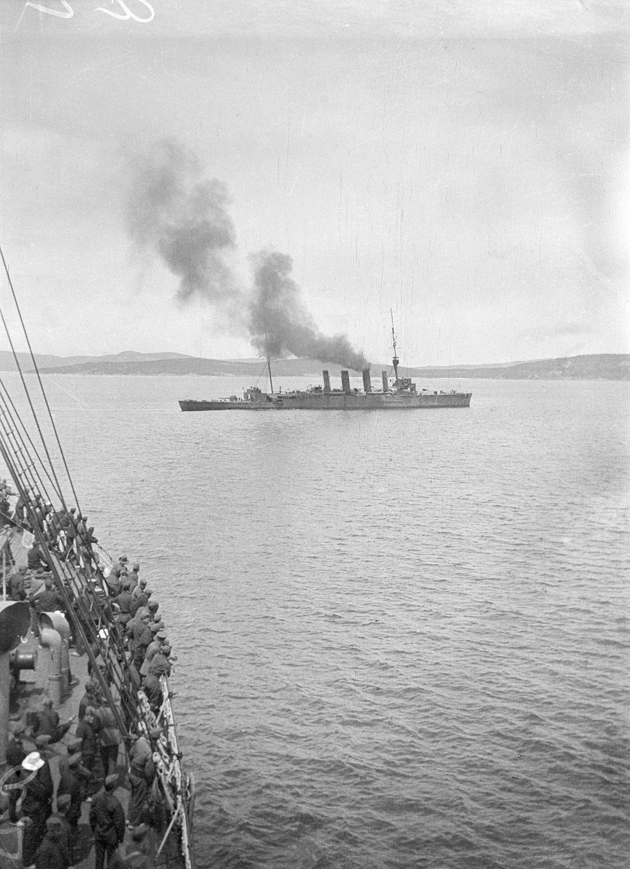 HMAS Melbourne أو HMAS Sydney في King George Sound ، Albany WA ، c. أكتوبر 1914 (صور من وزن الجسم) بواسطة فيليب فريدريك إدوارد شولر