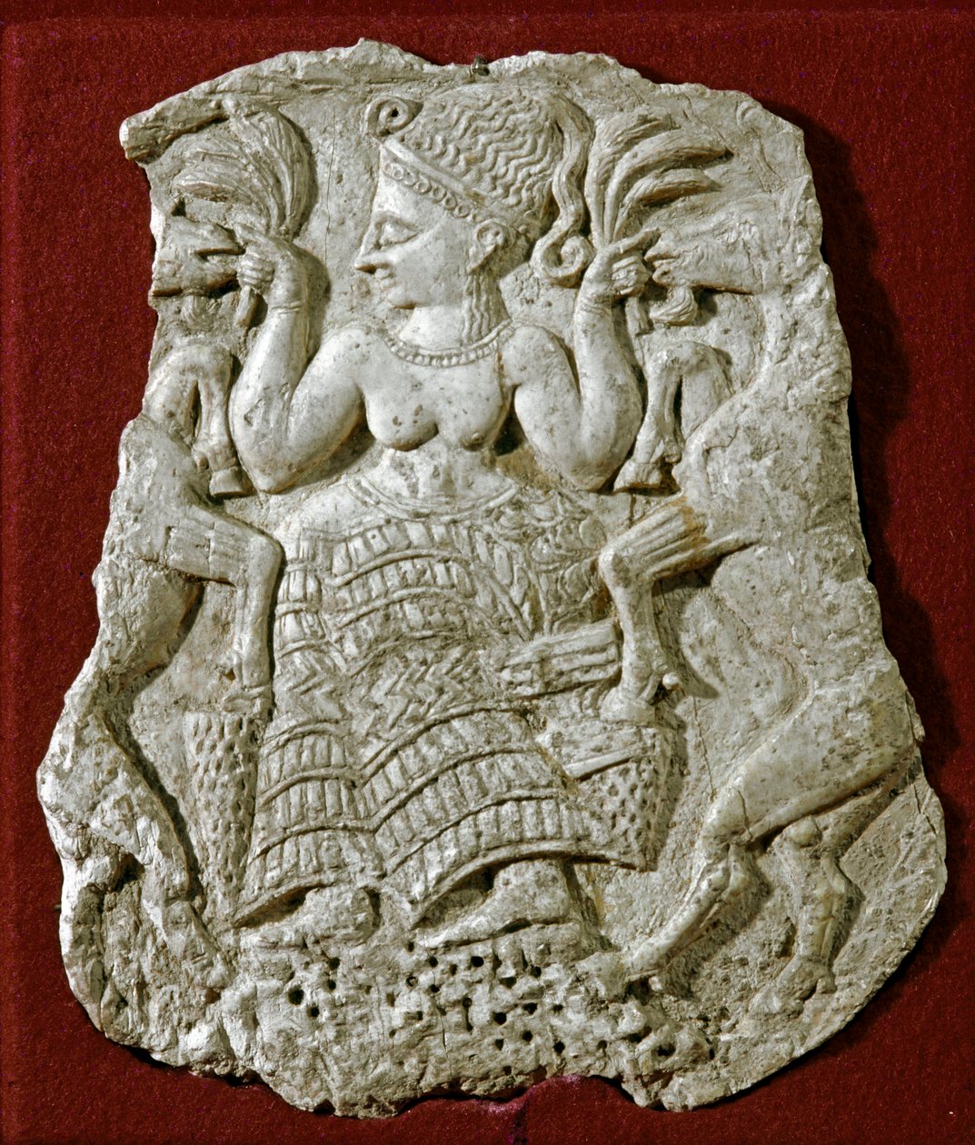 Phenician art: carved ivory pyxide cover, representing a mycenian fertility goddess nourishing goats. Around 1250 BC.. From Twink El Beida. Dim 13 cm Paris, Louvre Museum بواسطة الفينيقي