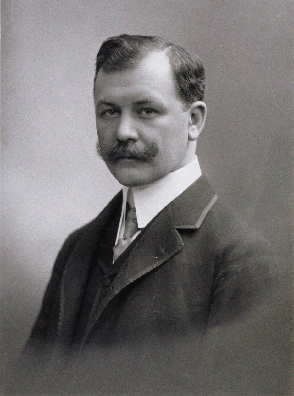 صورة للملحن فرانز ليهار 1870-1948. بواسطة استوديو الصور C. Pietzner.