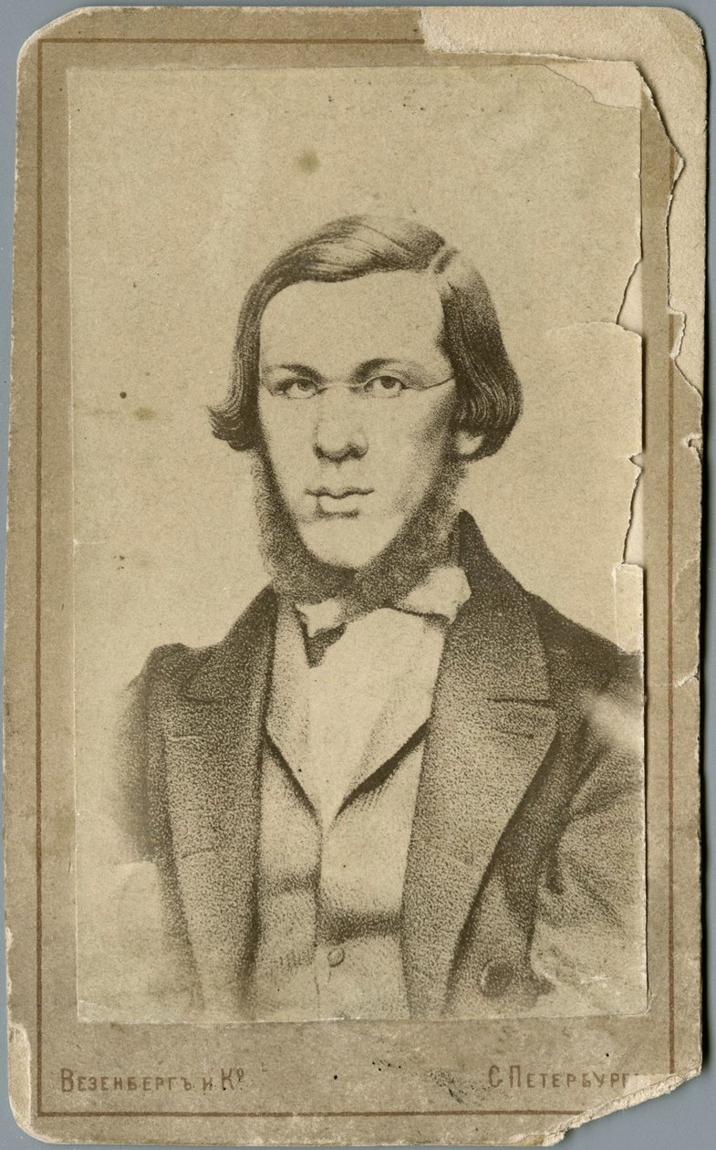 نيكولاي الكسندروفيتش دوبروليوبوف 1836-1861 ، بين 1865 و 1900 بواسطة استوديو الصور Wesenberg