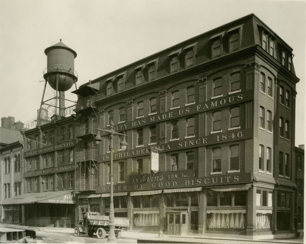J. S. Ivins Son Inc. - Baker of Good Biscuits (b / w photo) بواسطة المصور أمريكي