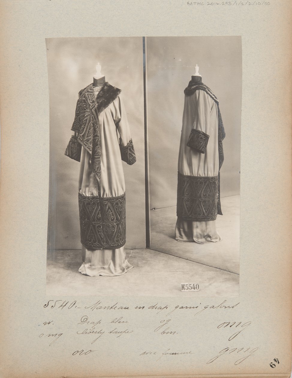 صفحة الألبوم: House of Worth، Coat بواسطة مصور فوتوغرافي فرنسي