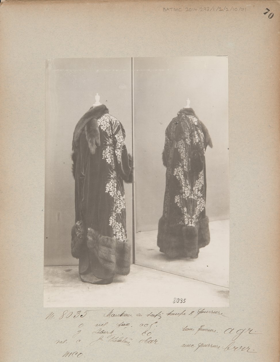 Album Page: House of Worth, Coat بواسطة مصور فوتوغرافي فرنسي