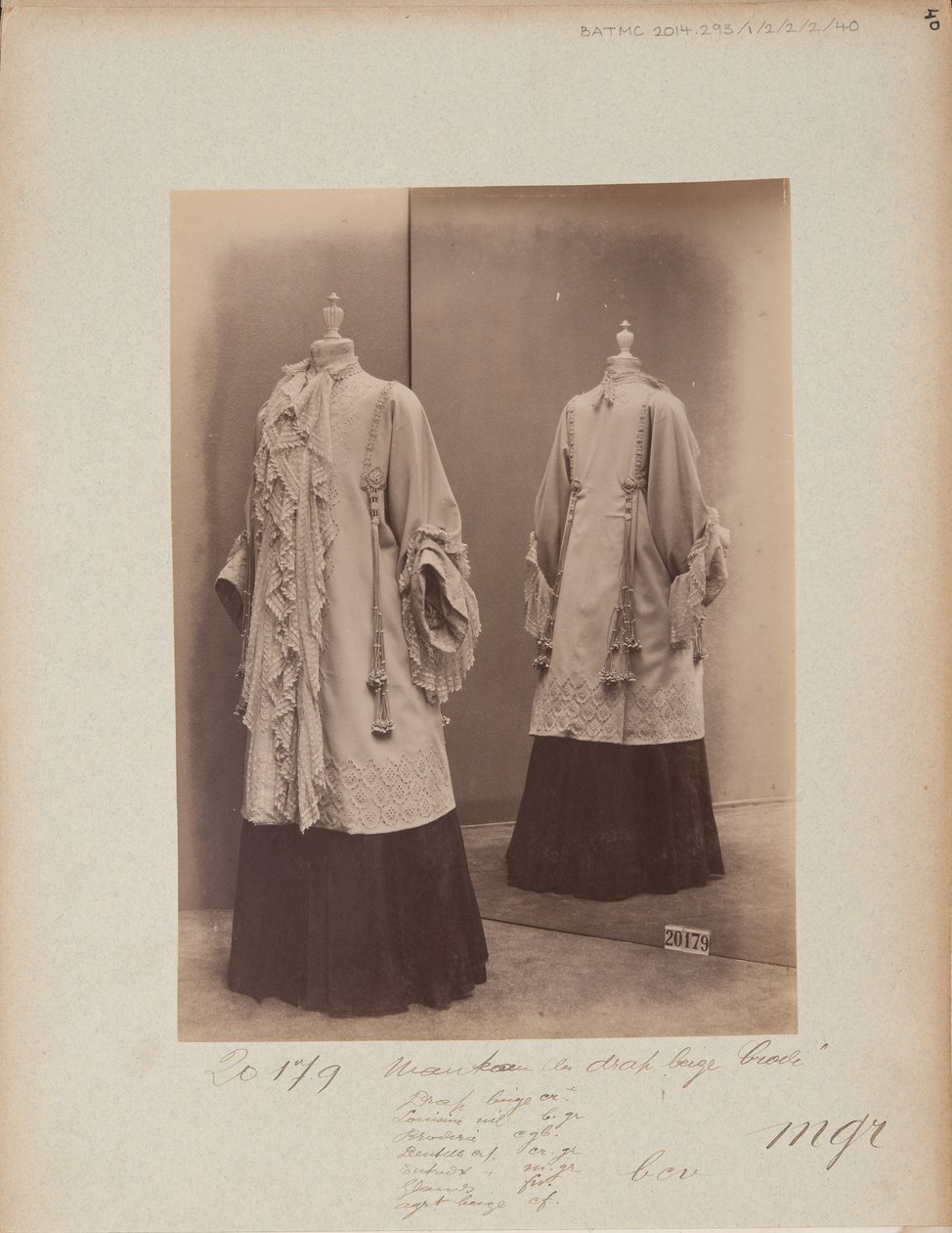 Album Page: House of Worth, Coat بواسطة مصور فوتوغرافي فرنسي