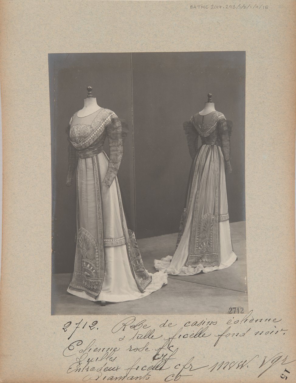Album Page: House of Worth, Dress بواسطة مصور فوتوغرافي فرنسي