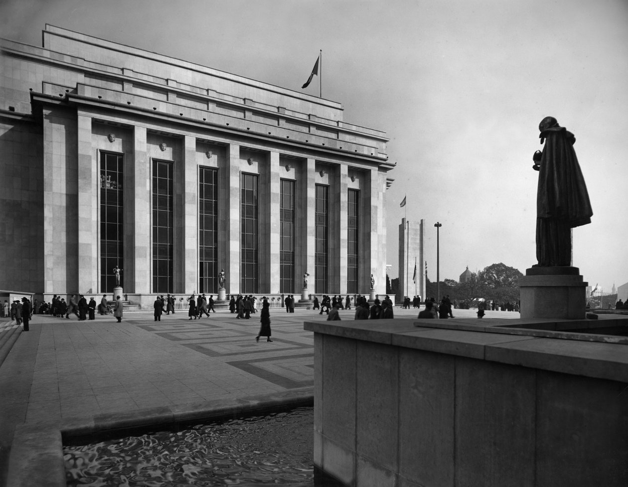 Trocadero Esplanade في باريس بواسطة مصور فوتوغرافي فرنسي