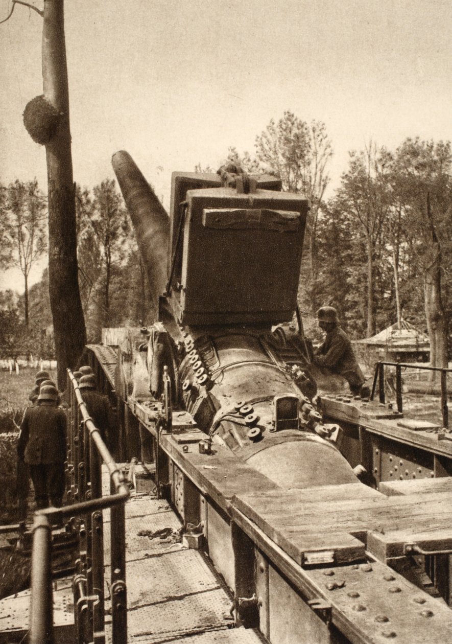 Fast loading rail mounted cannon (b/w photo) بواسطة مصور فوتوغرافي ألماني