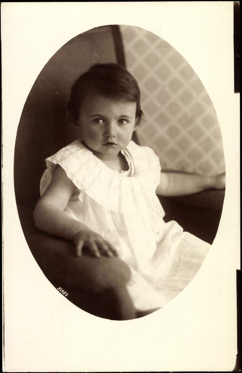 Passepartout Ak Princess Hilda of Bavaria كفتاة صغيرة (b / w photo) بواسطة مصور فوتوغرافي ألماني
