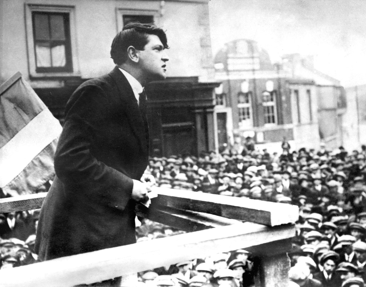 Last photo of the Irish politician Michael Collins, during his speech to the Skibereen Committee, March 1922 (b/w photo) بواسطة المصور الأيرلندي