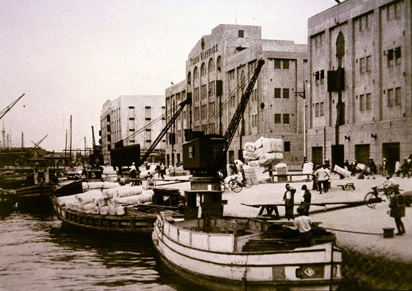 ميناء كوبي ، اليابان بواسطة مصور فوتوغرافي ياباني